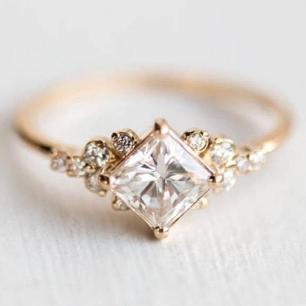 NEW 18K YELLOW GOLD DIAMOND PRINCESS RING